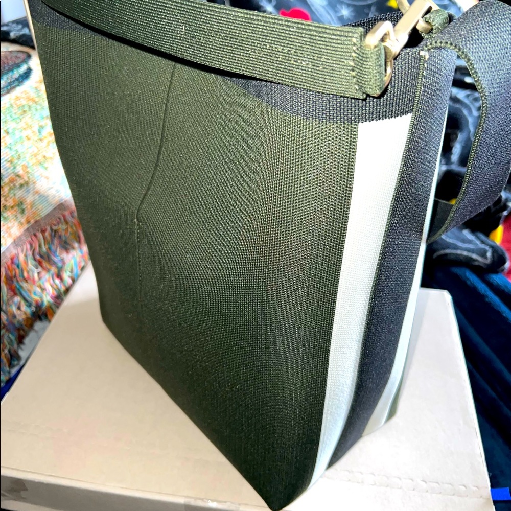 Rothy’s Forest green Bucket Bag Brand new in box with tags